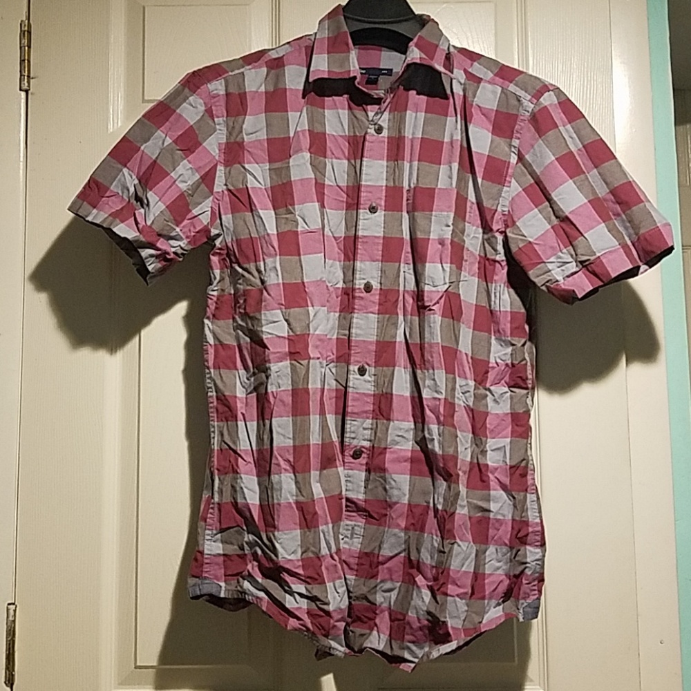 Pink/Maroon Gap Button Down Short Sleeve Shirt